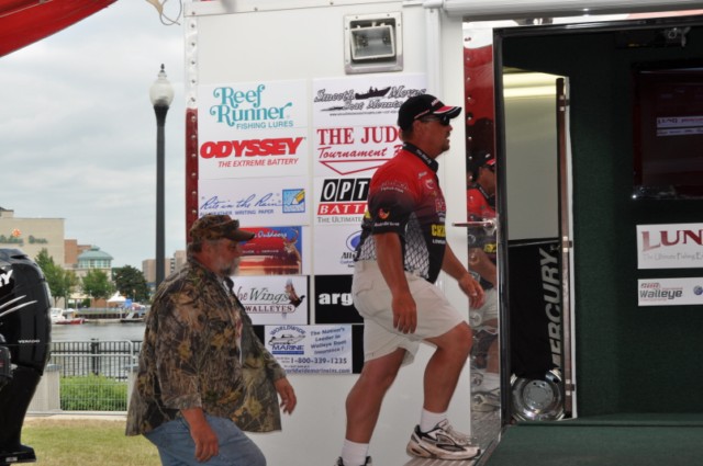 00231DF6-E6BB-4696-A3C3-5231FACEEFAC