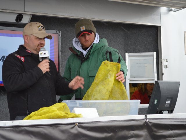 00490324-21FF-400A-A1A4-F326150DF404