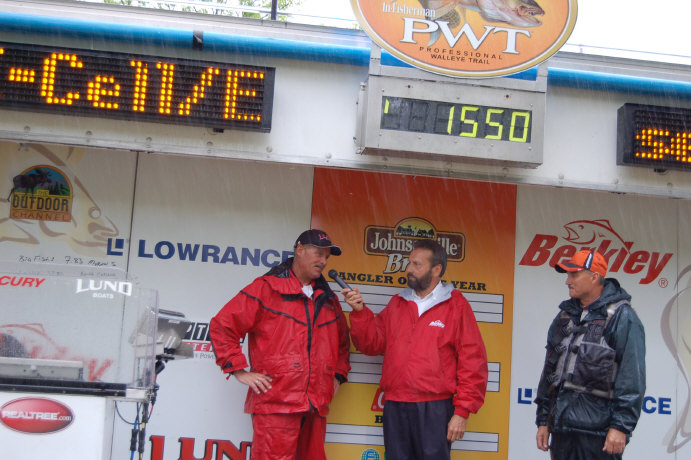 039E19E0-03C3-4E43-A112-2B8C9C8C67F4