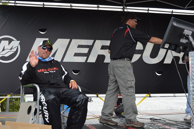 03FA7B40-D553-4620-9D25-4CCAA882E1B2