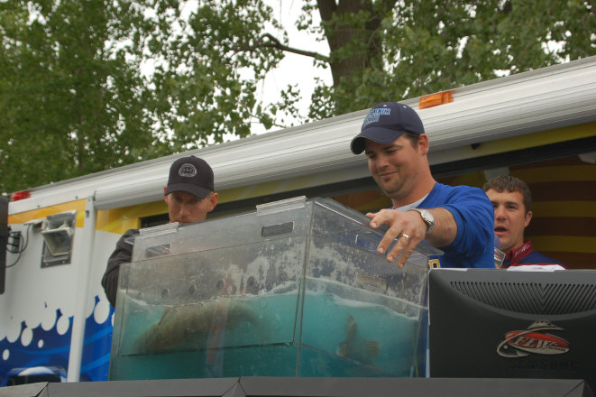 056DACE0-7227-44AC-8041-45F3FF1EFDC8