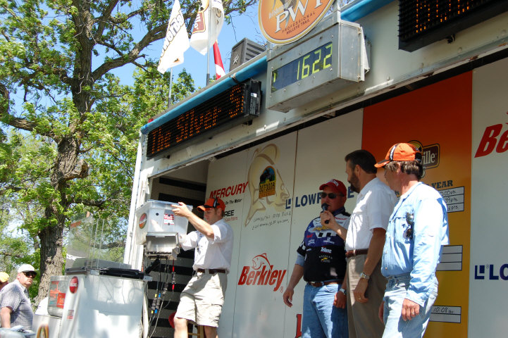 058B3698-0E92-410E-A07F-4A52E5653665