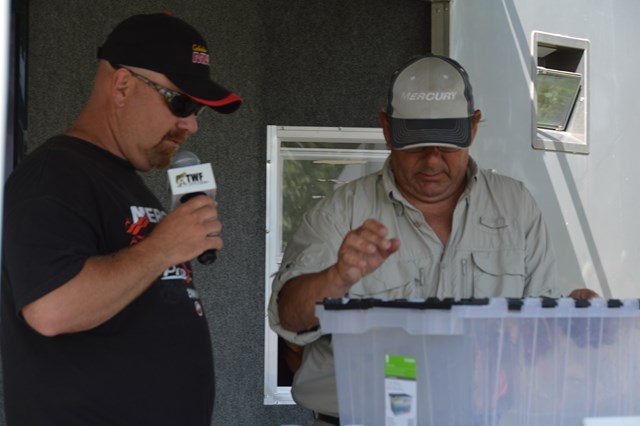 06F7AEE7-44DF-4509-A031-A31040DD3ACE