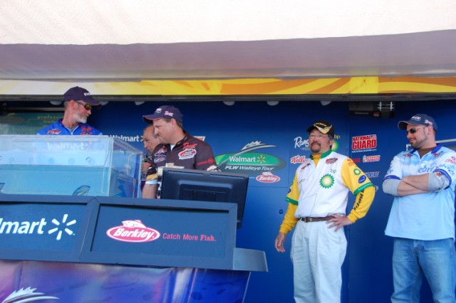 07C1ABE9-2483-4C16-BDB6-2019B321A8F3