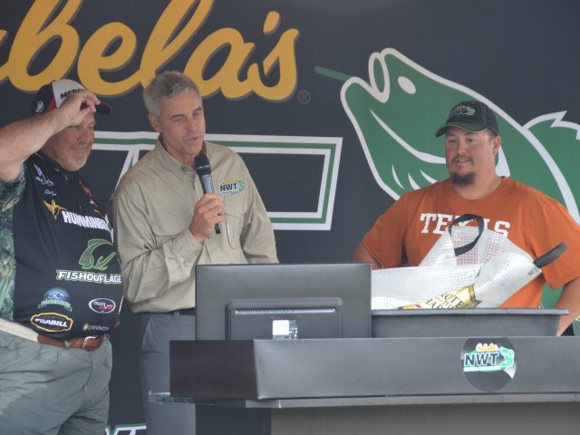 07EA3A20-2CD6-4445-9213-7E3F12D77FEA