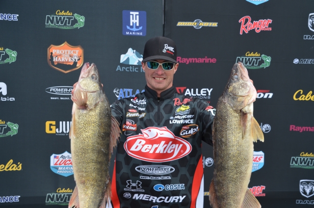 07FE685C-316E-4F19-8613-3C26F29D2DA2