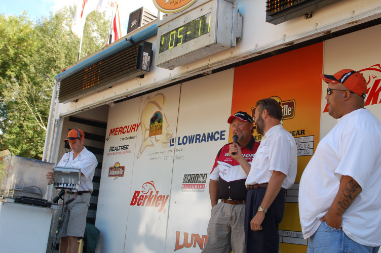 0928BD25-7577-4CC7-8D5B-EBF7A4BB9E0C