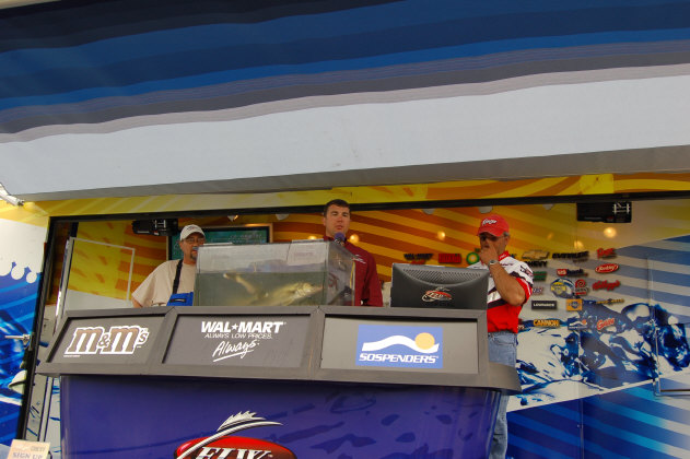 0966F095-60F0-413F-9159-12F42B8FEAEE