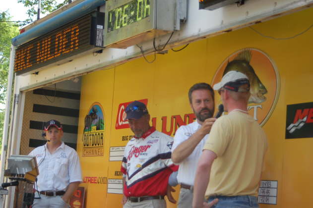 0AC75753-2390-4654-89AD-C89B53ABA594