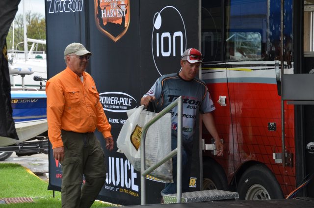 0B80FA00-88B0-43F7-B636-6A1465FB3C94