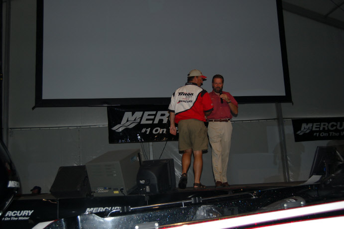 0C887F2E-B5A0-4C25-A8AA-9050A6556641