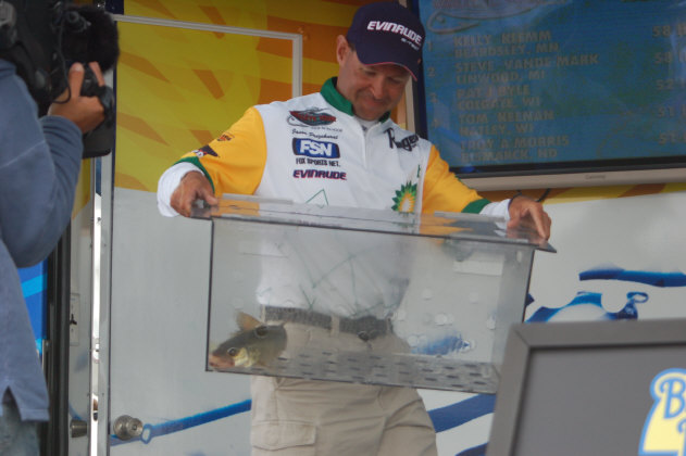 0CCDA189-055C-4F43-B52A-2D5C59B3D7D0