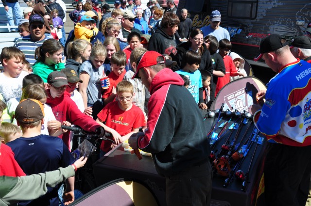 0CE70561-8EC3-4204-93B2-1190C61985DF