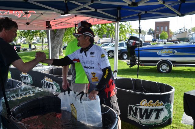 0DC97DA3-B3EC-405F-98B2-E3B844A57B57