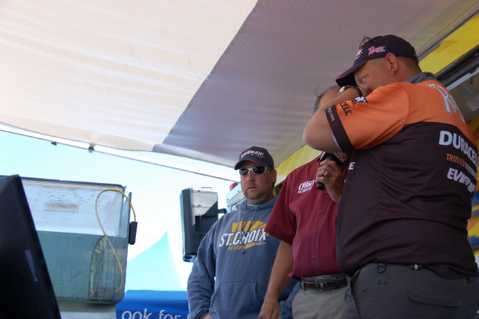 0E955EA5-6DA6-4671-B24B-03CD089CAEC4