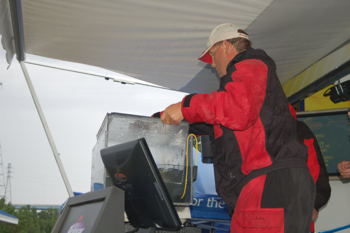 0F72125D-F909-4EF0-BEF2-040606E31A99