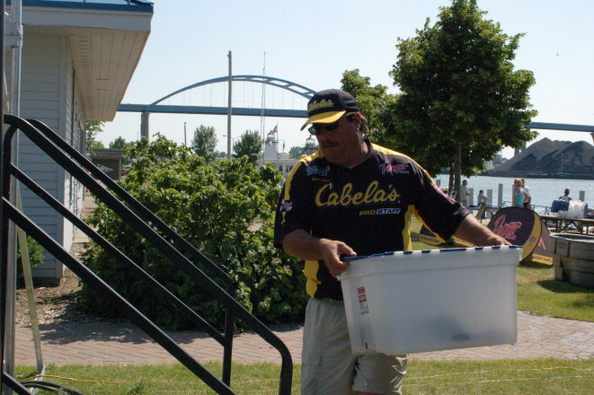 0FB95255-9882-414E-9EF7-85BA5C7354FE