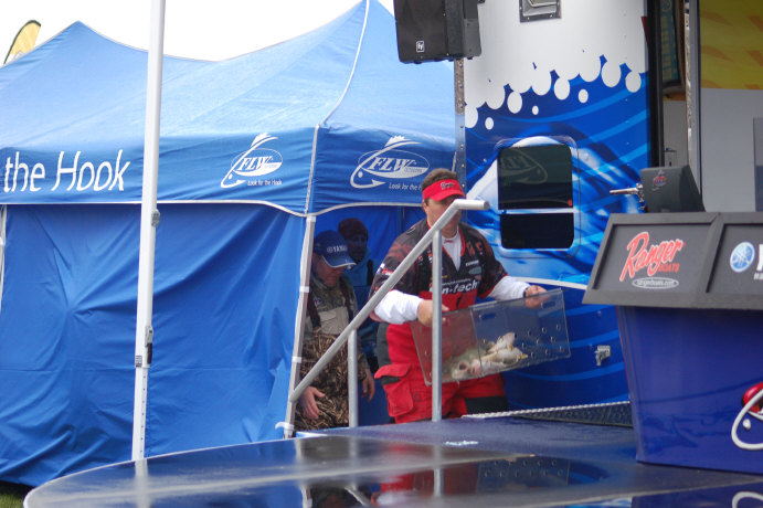 0FFAAE11-5D8F-48EF-9E5F-8D9C4241EE52