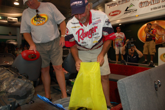 A1B438E4-BAB6-4BA4-9EE5-9CB40E26775C