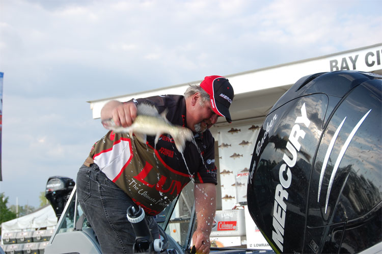 1045D998-533E-4BEE-AA5A-859D1E678727