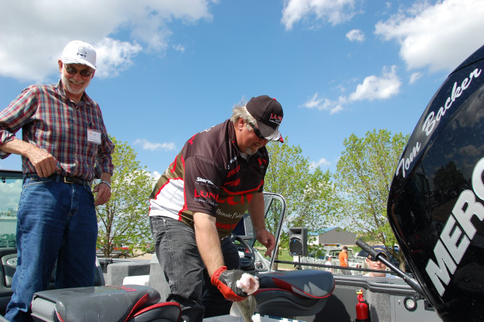 122DA9F6-08A5-44D2-8876-727D950912EE