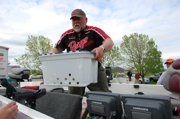 12ED57C6-8DF0-4030-9664-75AF277134F6