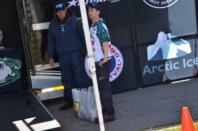 13658DC6-2F61-4533-A661-E38D32157F14