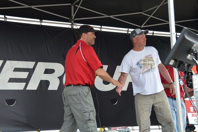 13E53437-1019-437A-9D0E-57A516F7608D