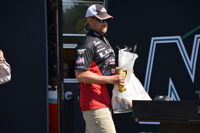 16E79DB3-A588-445D-B03D-E8C7846C74AA