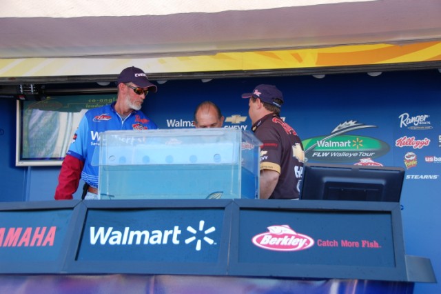 17312D15-4D4F-4094-9389-602B18F2B00C