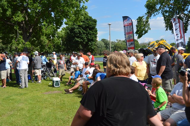 17666279-A949-487B-A9EF-01192DC3D2CD