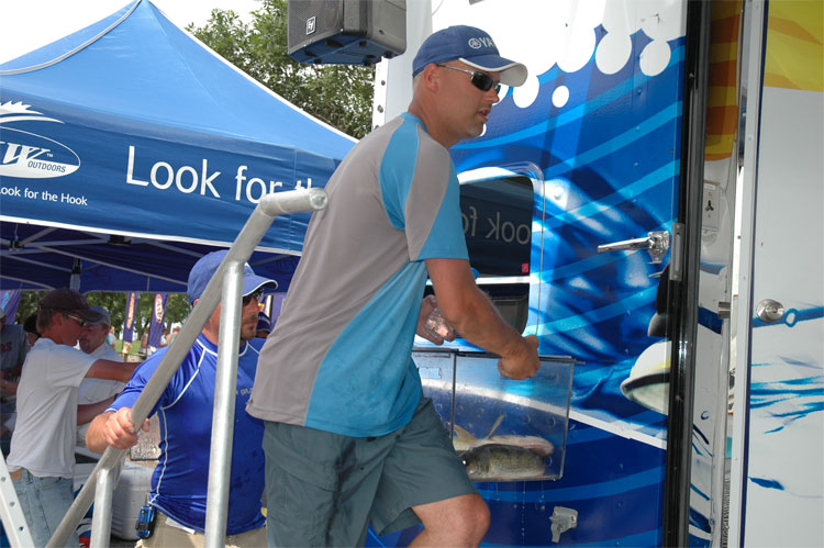 17C0B1AE-05A2-4E46-A069-166051E1AD94