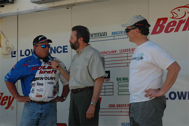 19306637-E05E-4D92-927B-5B609F41F95B