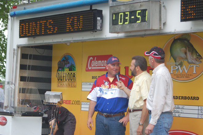 198A55AA-5576-4EF4-957C-8849B7DC5C1D