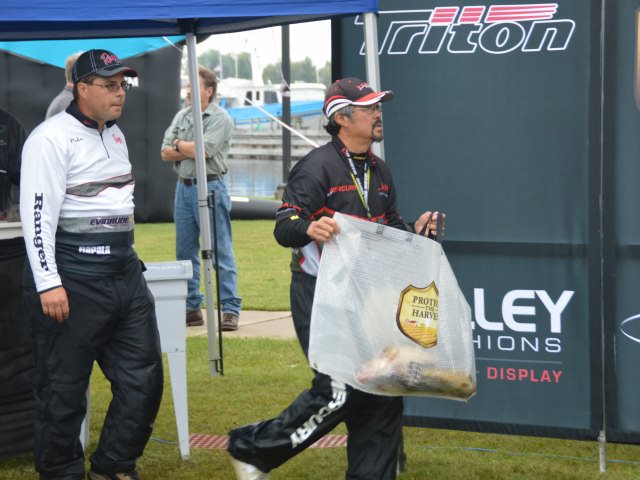 19ABF716-71D1-4939-A0B3-E9ABC1564B46