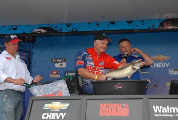 19DB6D1F-F9A7-41DE-B08B-653585887009