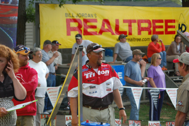 19E59DA8-DB31-407A-9B76-C4DD0CC8B24E