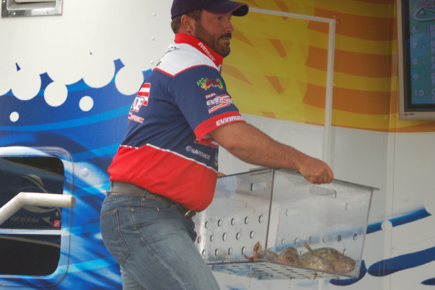 1AB2D3E7-7039-4315-8A45-59D258750F25