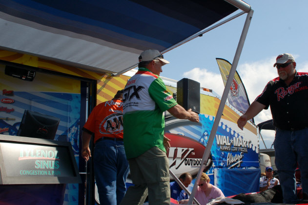 1E52AD37-A553-46BA-8454-2BD81B53657A