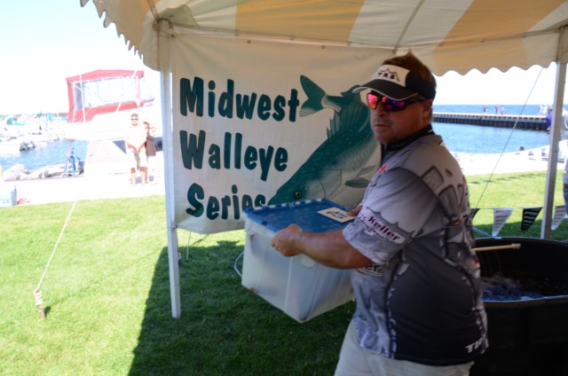 1E7F2AD6-17E9-4A99-9C56-9B5390FE6A32