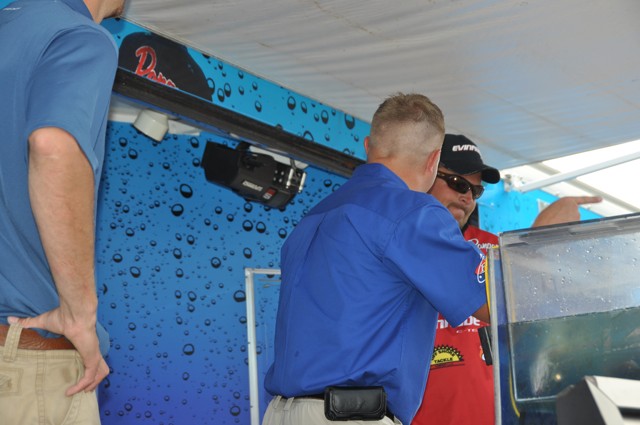 1EA47B71-CBE2-48B0-BFFA-9245E673AC41