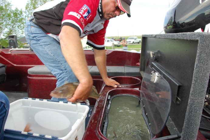 1EB2CB9B-D285-4ABD-8481-BCE27E2AC10E