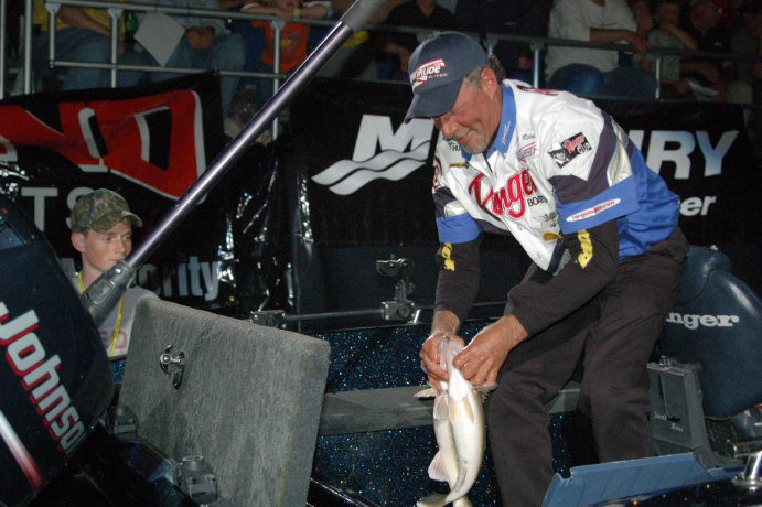 06AC81D8-0BB1-48AB-A2D7-E8D468BFFA52