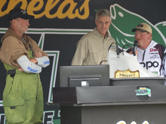 21FB6D02-FEF3-4525-BE93-E6BA327A399D