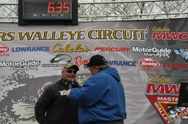 22857B95-16A8-4214-BB03-FD0CF711EE0E