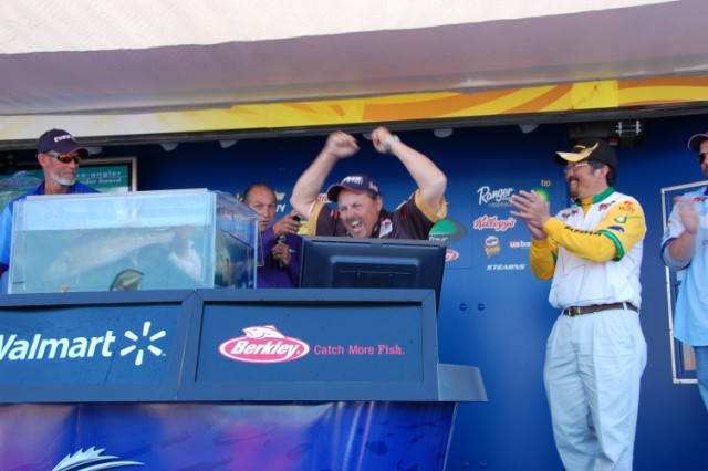 2286FE33-2DCF-448B-8F02-6523E0FB2C26