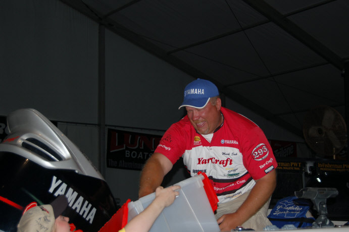 22F89E9B-FC1B-46F6-8655-EC28187A347C