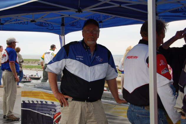 242C4AED-BB60-433F-BEAE-30004A98D2A3