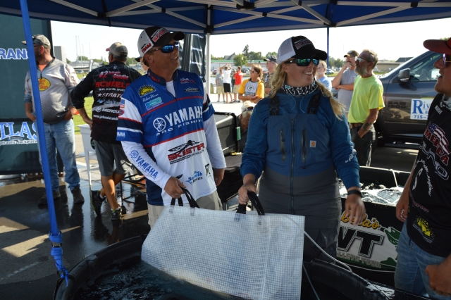 249C54DD-9FAC-4D19-AA6E-7B28486F9C81