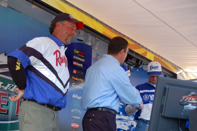 24D832E9-A362-4F32-99CD-8B917FA97E61